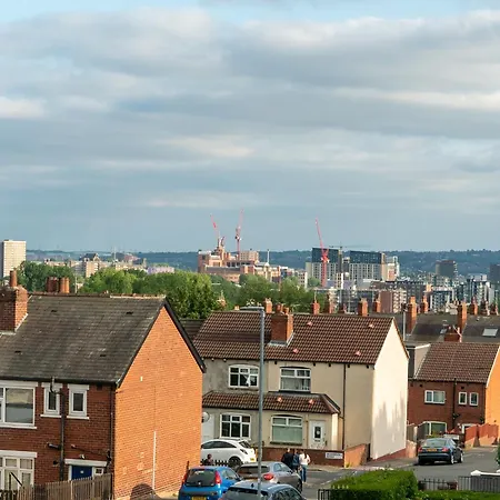 Lejlighed Luxury 1st Floor Modern Flat, Close To With Free Parking *