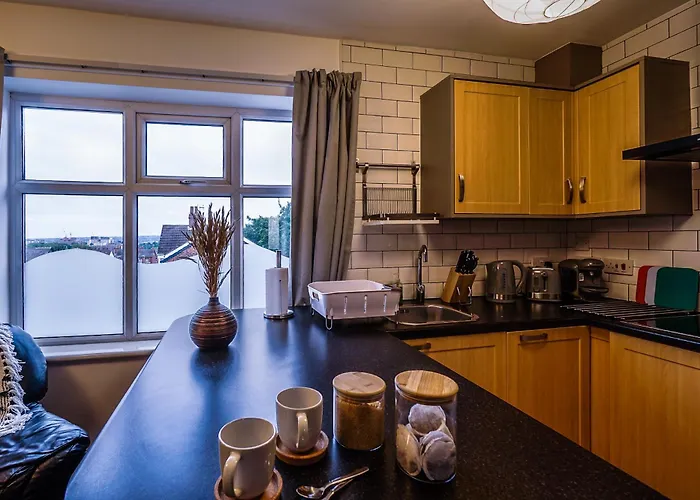 Apartment Luxury 1st Floor Modern Flat, Close To With Free Parking