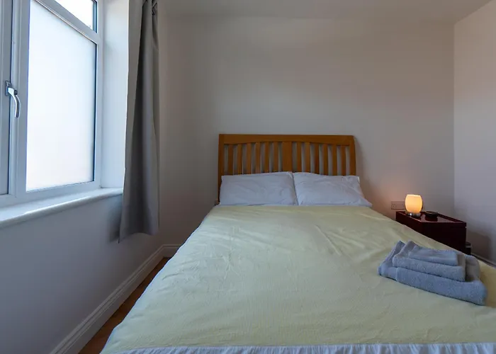 Luxury 1st Floor Modern Flat, Close To With Free Parking