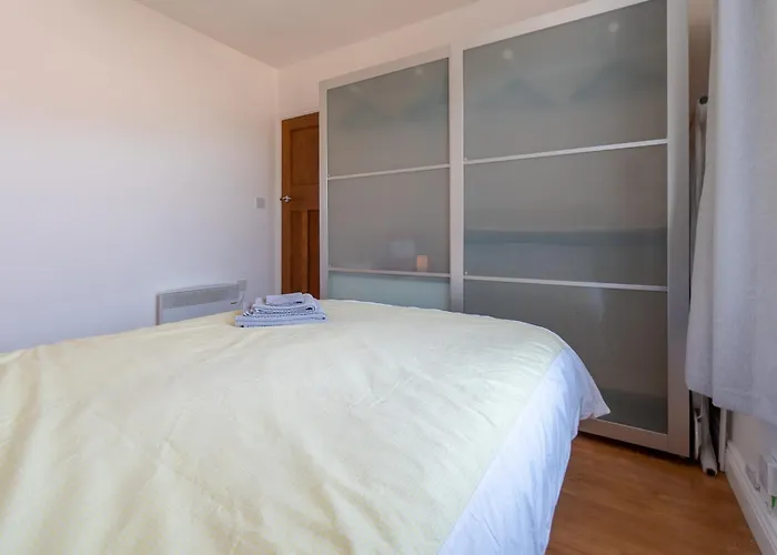 Apartamento Luxury 1st Floor Modern Flat, Close To With Free Parking