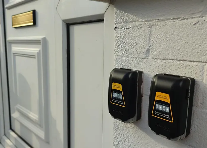 Apartment Luxury 1st Floor Modern Flat, Close To With Free Parking