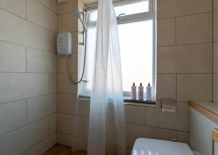 Luxury 1st Floor Modern Flat, Close To With Free Parking * Leeds (West Yorkshire)