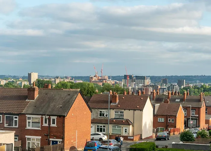 Apartment Luxury 1st Floor Modern Flat, Close To With Free Parking *