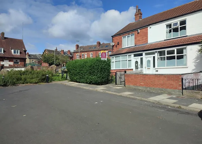 Luxury 1st Floor Modern Flat, Close To With Free Parking * Leeds (West Yorkshire)