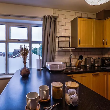 Apartamento Luxury 1st Floor Modern Flat, Close To With Free Parking