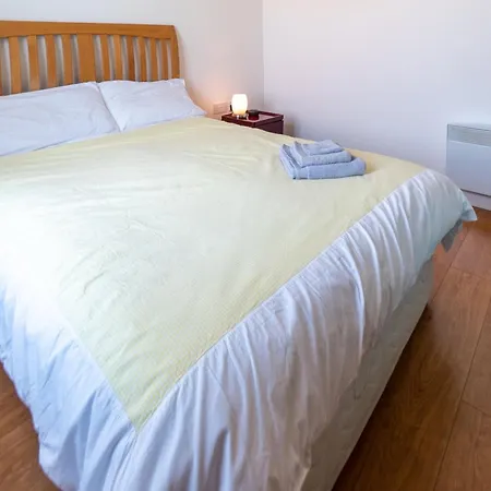 Apartamento Luxury 1st Floor Modern Flat, Close To With Free Parking