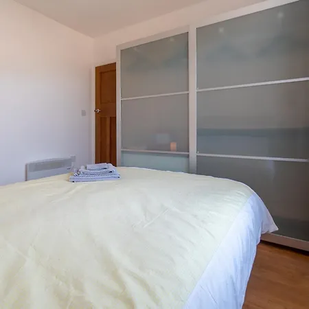 Apartamento Luxury 1st Floor Modern Flat, Close To With Free Parking