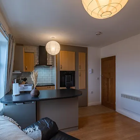 Apartamento Luxury 1st Floor Modern Flat, Close To With Free Parking