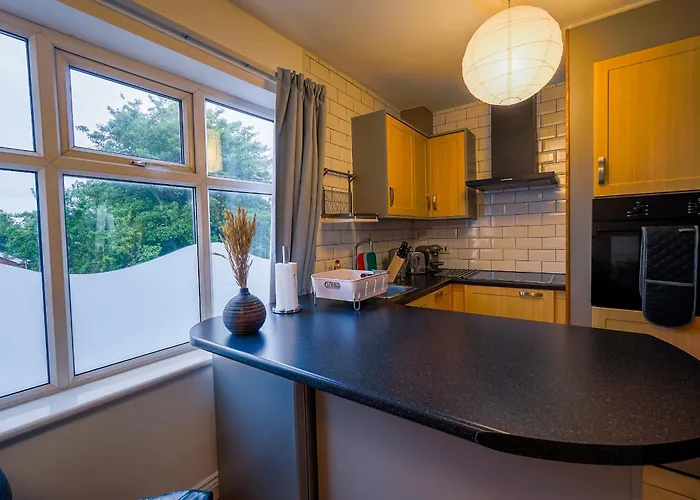 Luxury 1st Floor Modern Flat, Close To With Free Parking 아파트 리즈